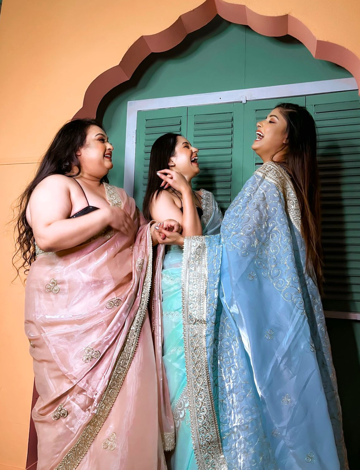 South Indian Bridesmaid Photoshoot Poses Ideas -Storyvogue.com | Sisters  photoshoot poses, Indian wedding photography poses, Indian bride poses