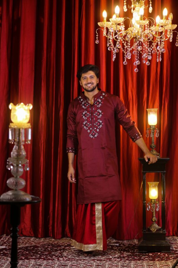Maroon kurta with embroidery work by black in vogue