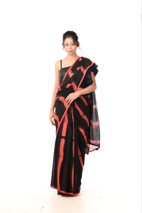 Black red murmuring (saree)