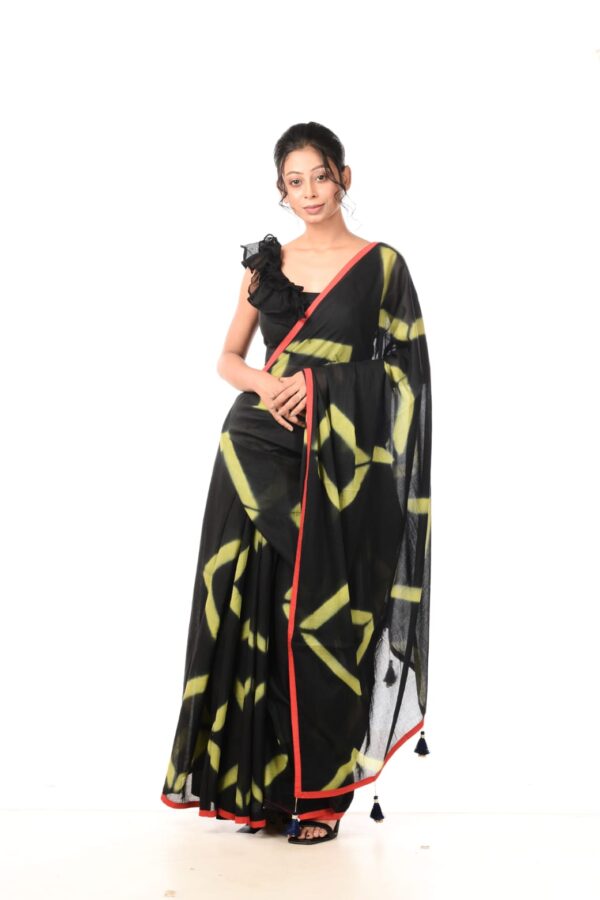 Black mirrage (saree)