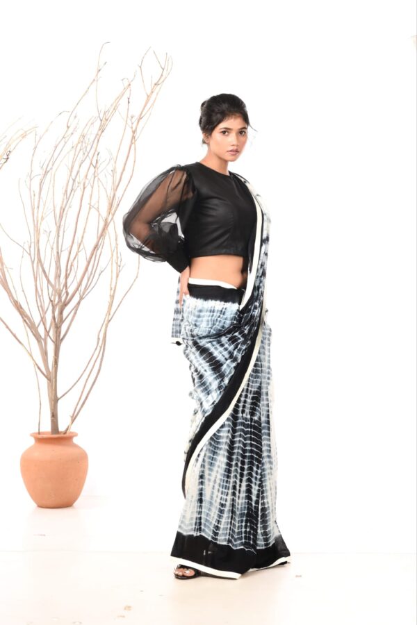 Queen of black island (saree)