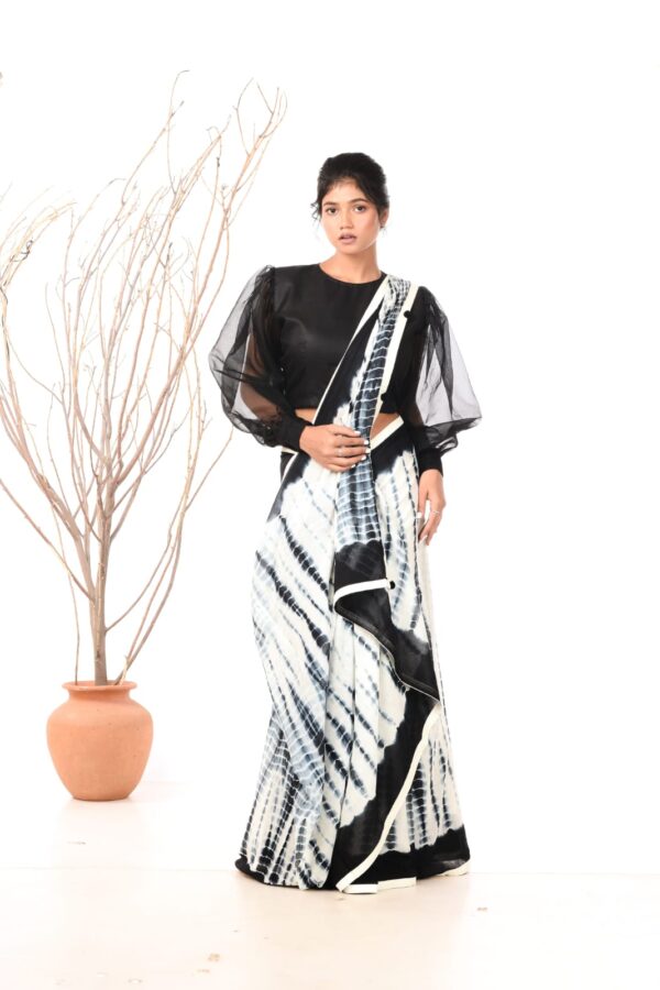 Lady Black Love (saree)